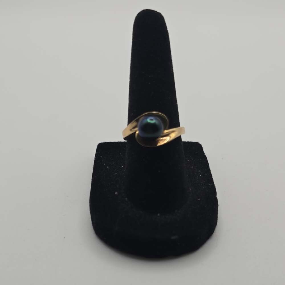 6.5 14k Gold and Black Tahitian Pearl Ring